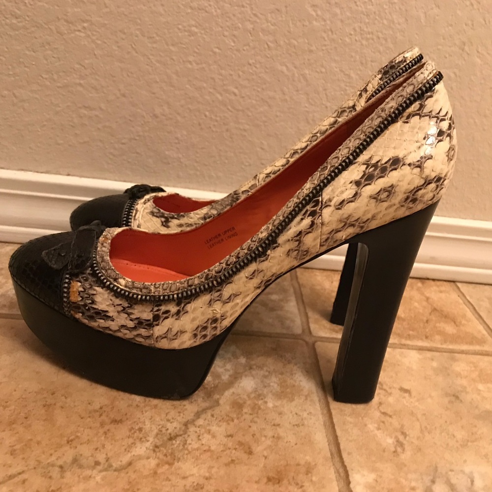 Via spiga  pumps
